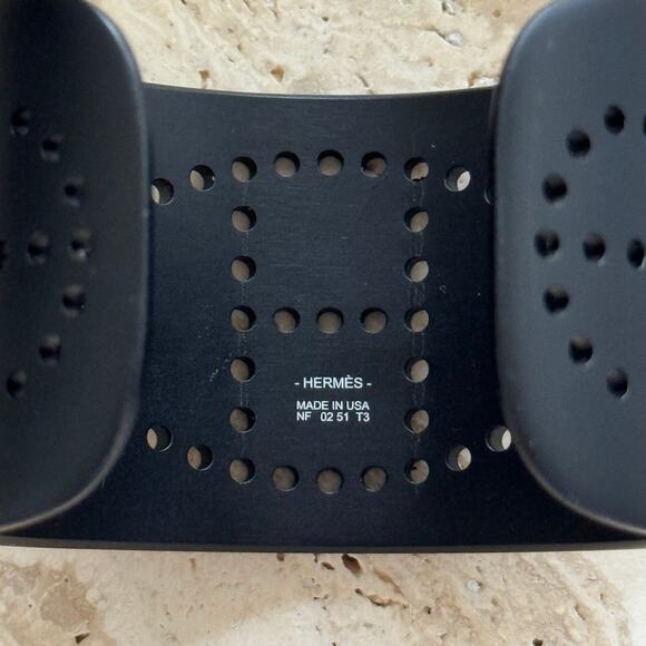 HERMES Evelyne Aluminum Sunset Black Cuff Matte H Logo Bracelet with Box Bag - Picture 7 of 11